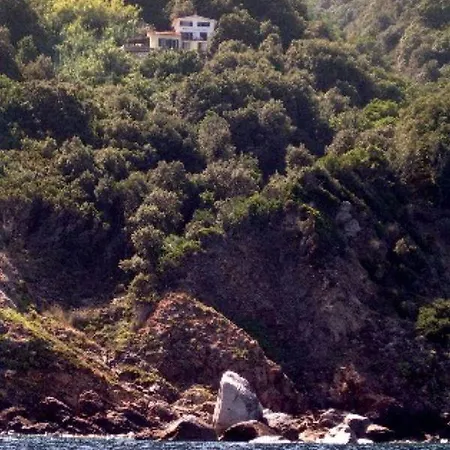 - Monolocale Grande 2+2 * SantʼAndrea