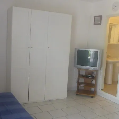 - Monolocale Grande 2+2 * SantʼAndrea